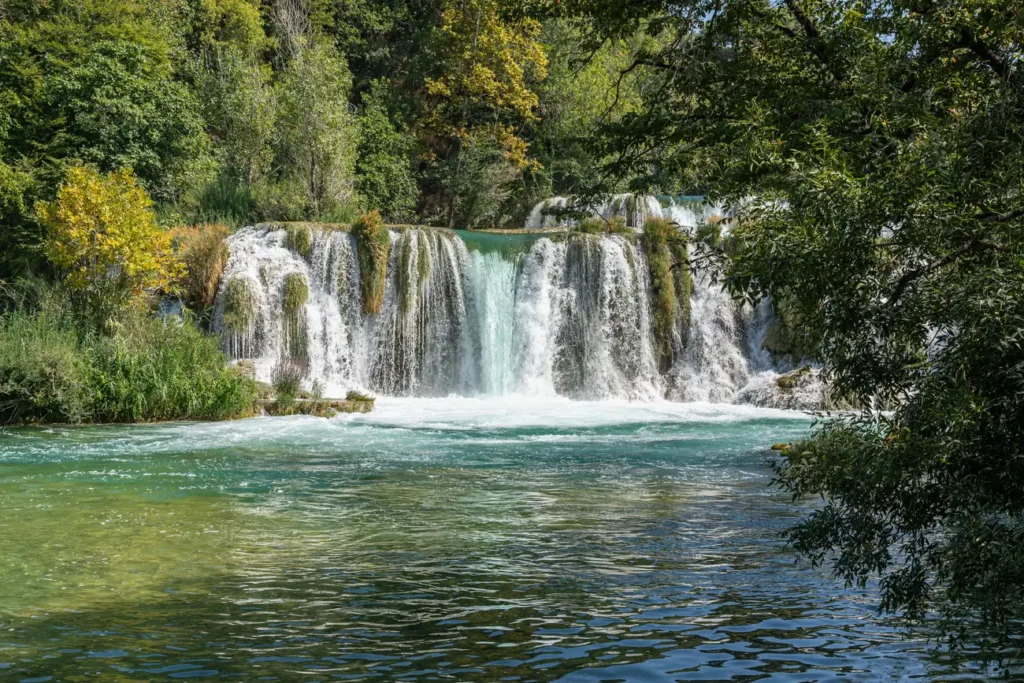Cascades et vasques d'eau turquoise du parc national de Krka
